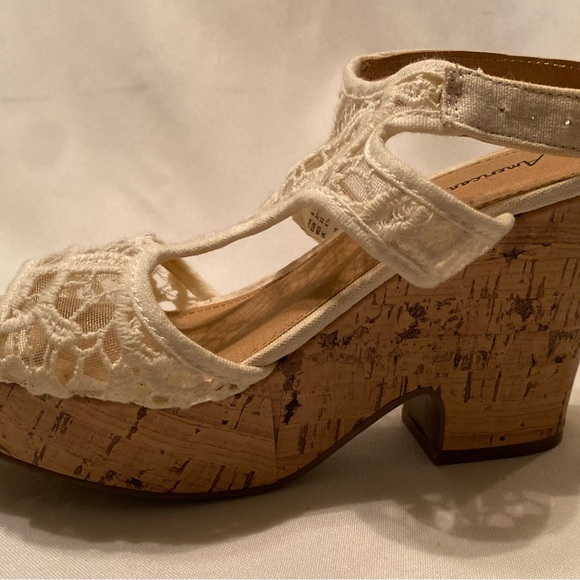 Women’s Beautiful American Eagle White Lace Sandals Summer Heels Size 6 - Picture 10 of 12